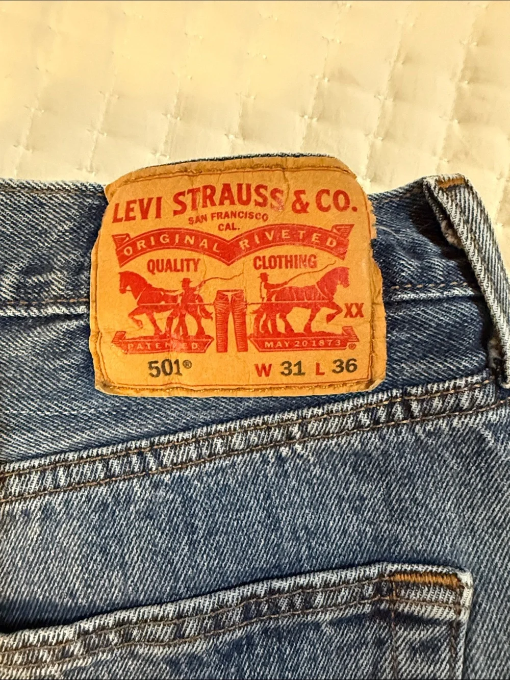 Levi's Men's Straight-Leg Medium Blue Denim Jeans